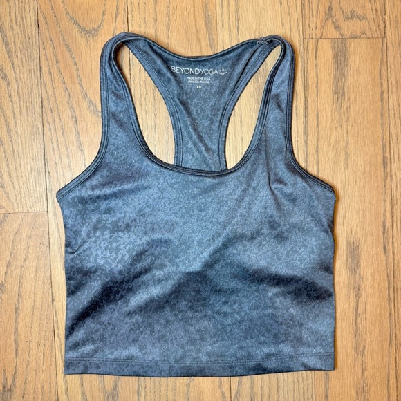 Beyond Yoga First Class Cropped Racerback Tank in Distressed Sheen Navy Blue XS - Picture 2 of 11